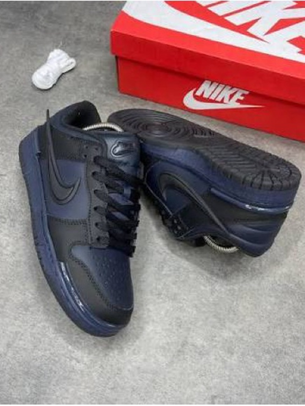 Nike Low-Top Sneakers in Navy and Black